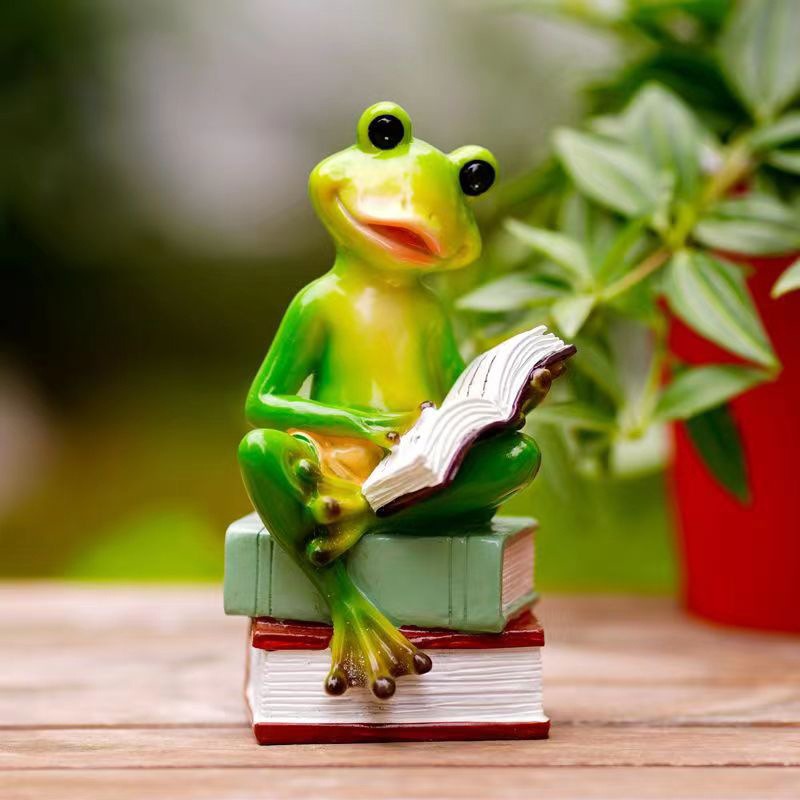 Reading Frog Desktop Courtyard Garden Decoration