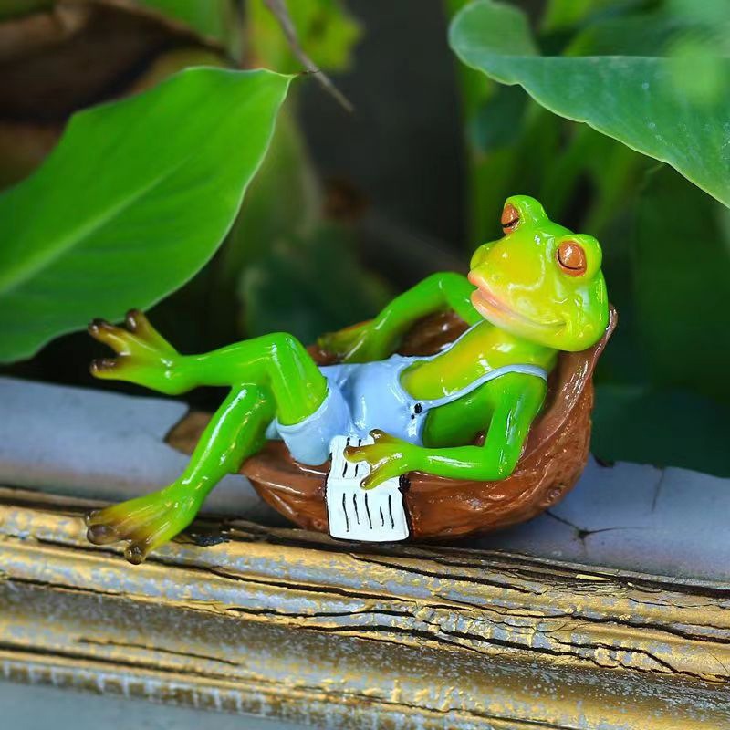 Reading Frog Desktop Courtyard Garden Decoration