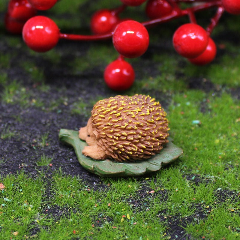 Cute simulation of small hedgehog animal decorations with micro landscape garden resin